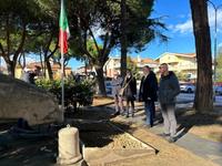 Il monumento ai caduti di Montesilvano e il sindaco