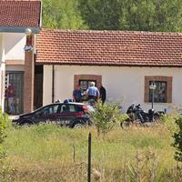 L'intervento dei carabinieri nel centro lavorazione carni dove è morto Leandro Oddi (foto Pietro Guida)