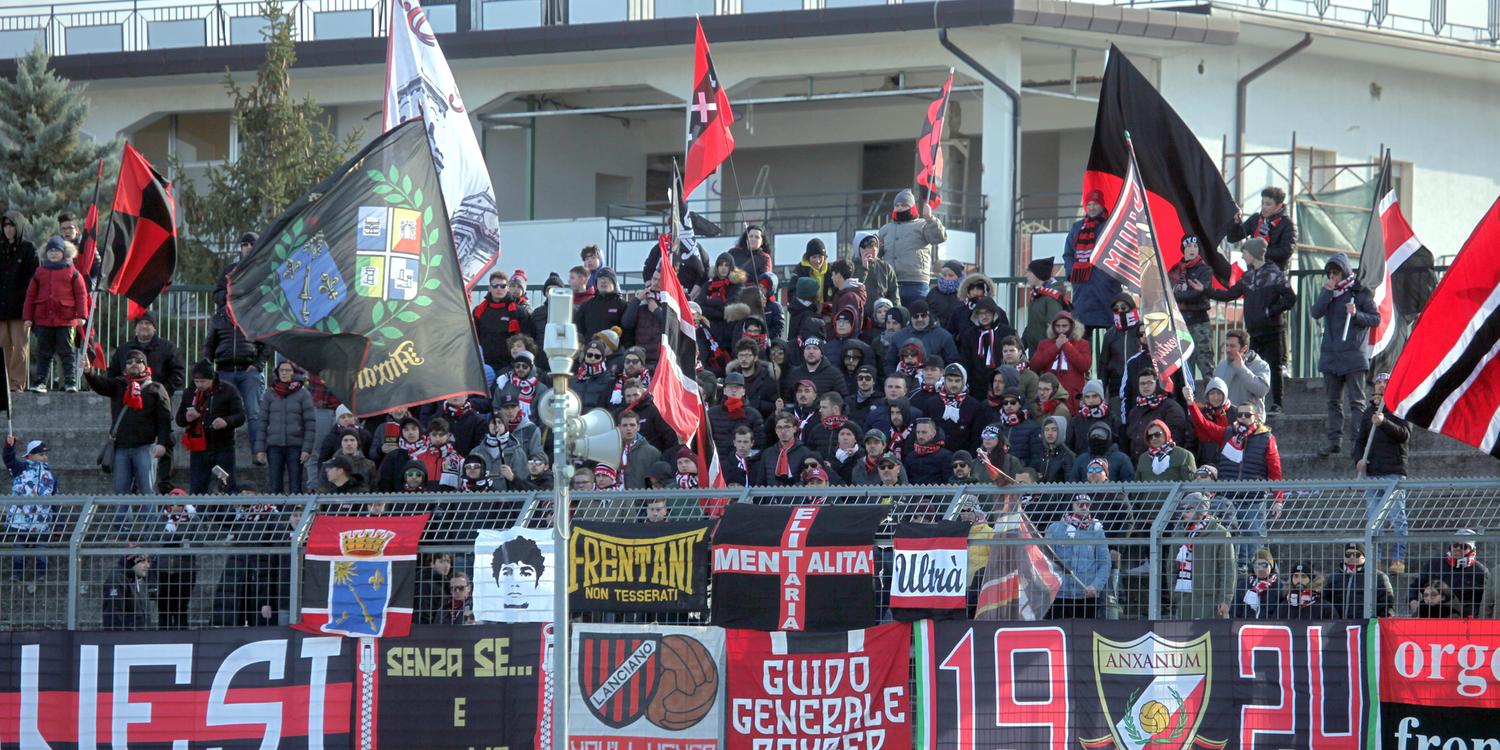Lancio illegale di fumogeni durante 2 incontri di calcio, denunciati 6  tifosi del Lanciano - AbruzzoLive