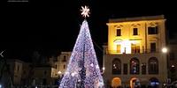 L'albero di Natale #20venti illuminato a Lanciano