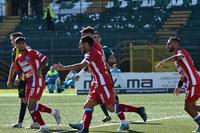 L'esultanza di Aloi dopo il gol del pari con il Giugliano