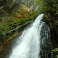 La cascata del Vitello d'oro a Farindola, punto di captazione e attrazione turistica (da Abruzzo Turismo)