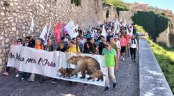 C'è la manifestazione per Amarena, allevatori fanno scoppiare petardi -  L'Aquila - Il Centro