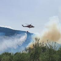 L'incendio in corso a Montorio al Vomano