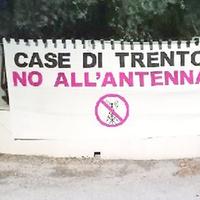 La protesta contro l'antenna 5g a Case di Trento