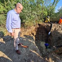 Il sindaco di Chieti sul posto del guasto alla condotta Giardino a Manoppello (foto di Andrea Milazzo)