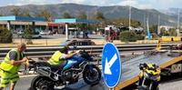 Le due moto coinvolte dopo l'incidente (foto Tommaso De Benedictis)