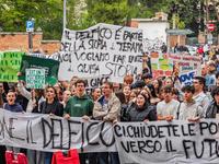 La manifestazione di protesta del Delfico (foto di Giampiero Marcocci)