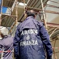 Controlli della Finanza in un cantiere edile