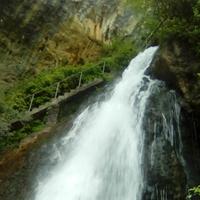 La cascata del Vitello d'oro a Farindola, punto di captazione e attrazione turistica (da Abruzzo Turismo)